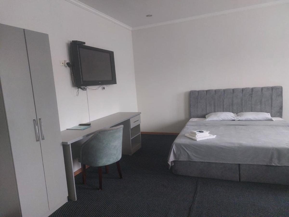 Victoria Hotel อัคเทา ภายนอก รูปภาพ